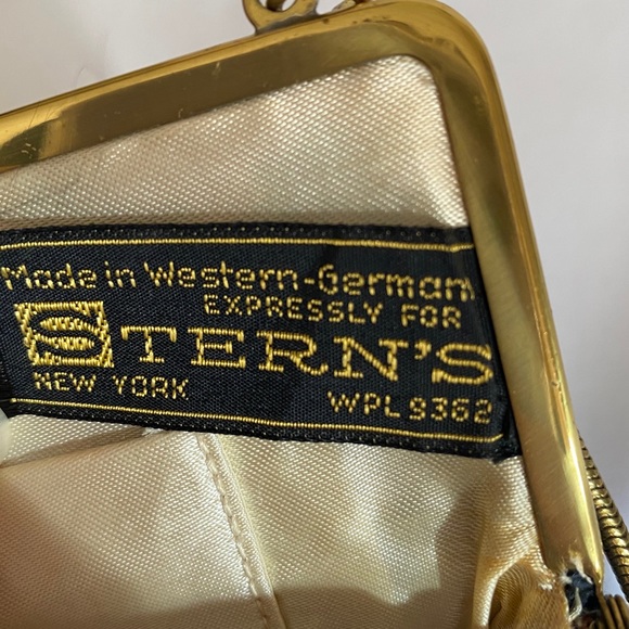 Vintage Floral Tapestry Handbag - Picture 6 of 11